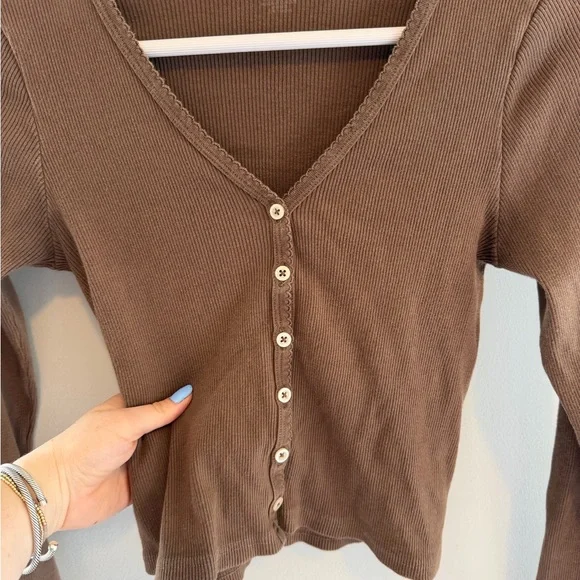 Brandy Melville Button-Up Top - Picture 3 of 5